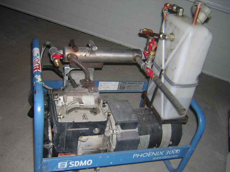 Двигатель, работающий на смесе воды и бензина